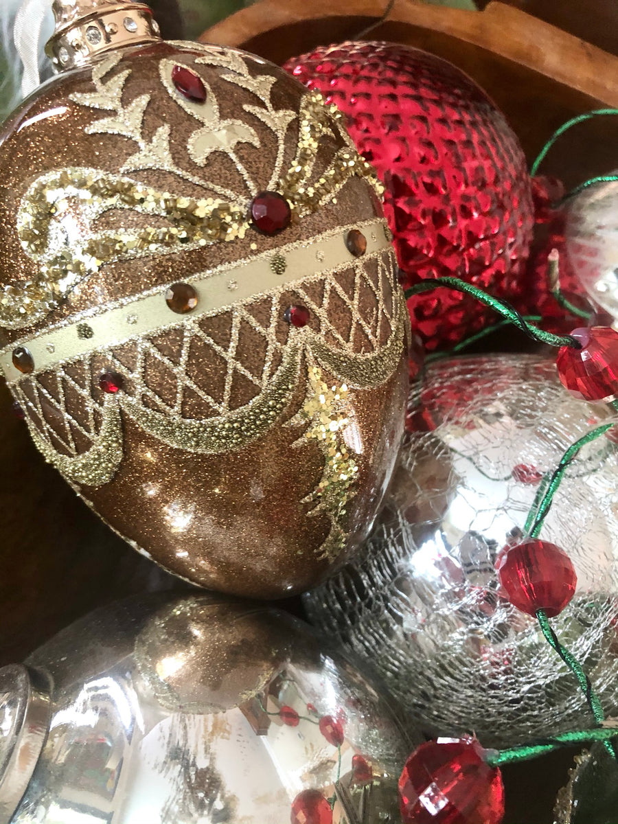 When do you pack up Christmas decorations?